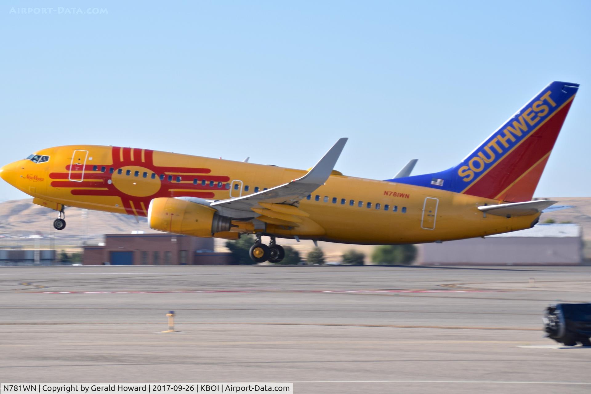 N781WN, 2000 Boeing 737-7H4 C/N 30601, Take off from RWY 10L.