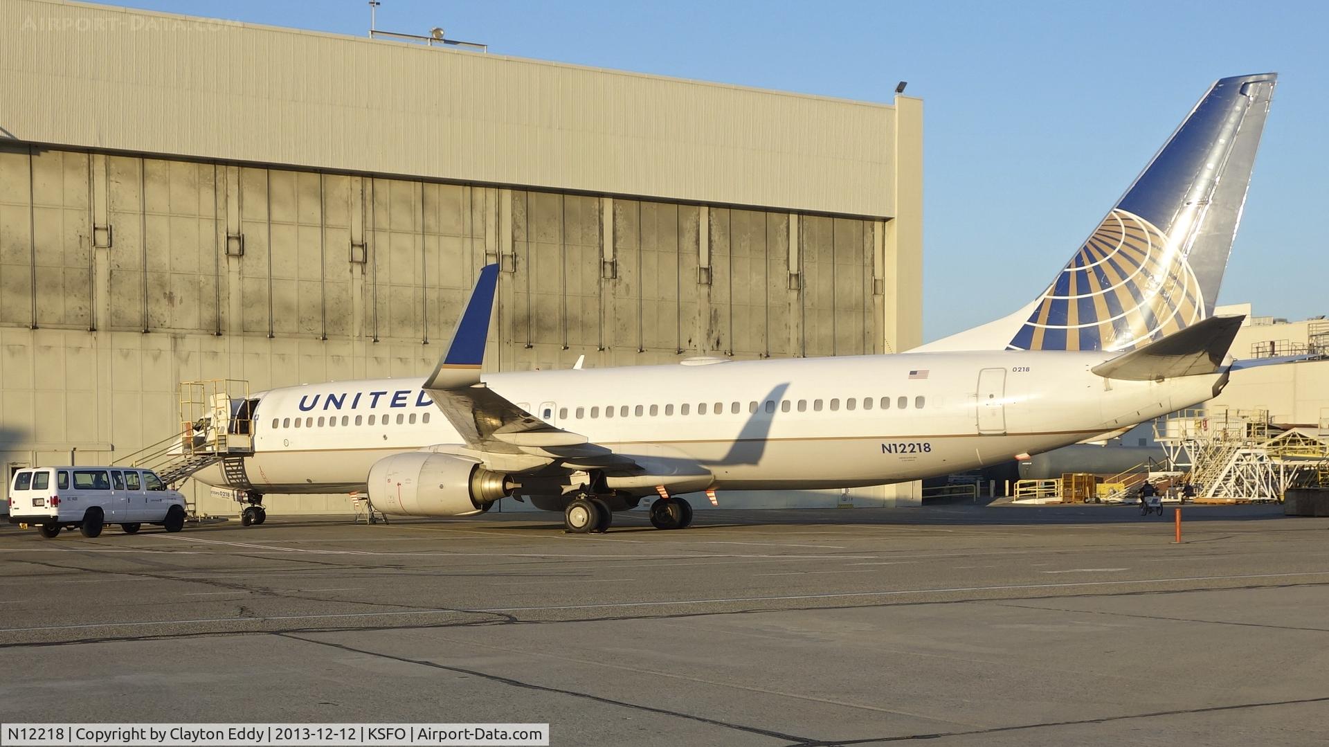 N12218, 1998 Boeing 737-824 C/N 28778, SFO 2013.
