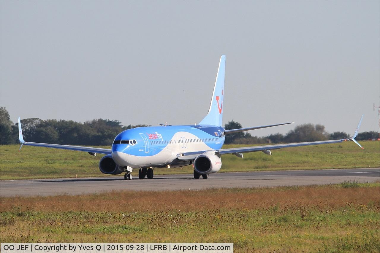 OO-JEF, 2014 Boeing 737-8K5 C/N 44271, Boeing 737-8K5, Taxiing to holding point rwy 07R, Brest-Bretagne airport (LFRB-BES)