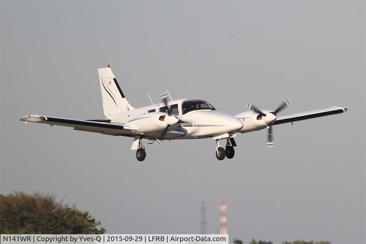 N141WR, 1983 Piper PA-34-220T C/N 34-333068, Piper PA-34-220T, Short approach rwy 07R, Brest-Bretagne airport (LFRB-BES)