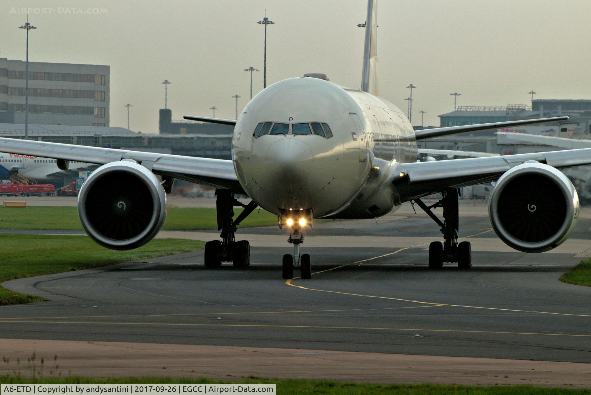 A6-ETD, 2006 Boeing 777-3FX/ER C/N 34600, taxing out for take off