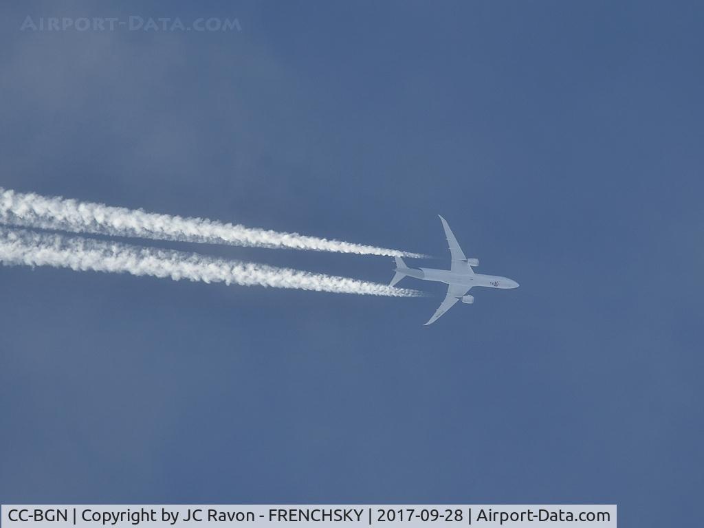 CC-BGN, 2017 Boeing 787-9 Dreamliner Dreamliner C/N 38468, LA704 /LAN704 MADRID to FRANKFURT flight level 400 above Bordeaux airport