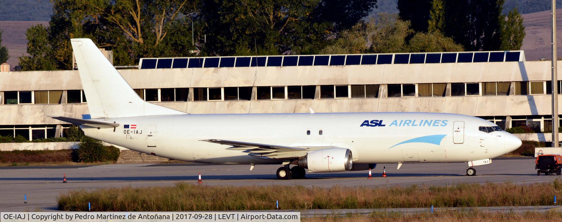OE-IAJ, 1992 Boeing 737-476(SF) C/N 24440, Foronda - Vitoria-Gasteiz - España