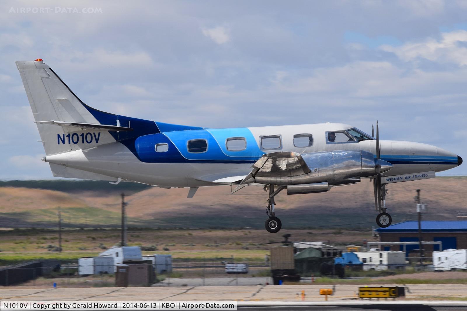 N1010V, 1980 Swearingen SA226-T(B) Merlin IIIB C/N T372, Landing RWY 28L.