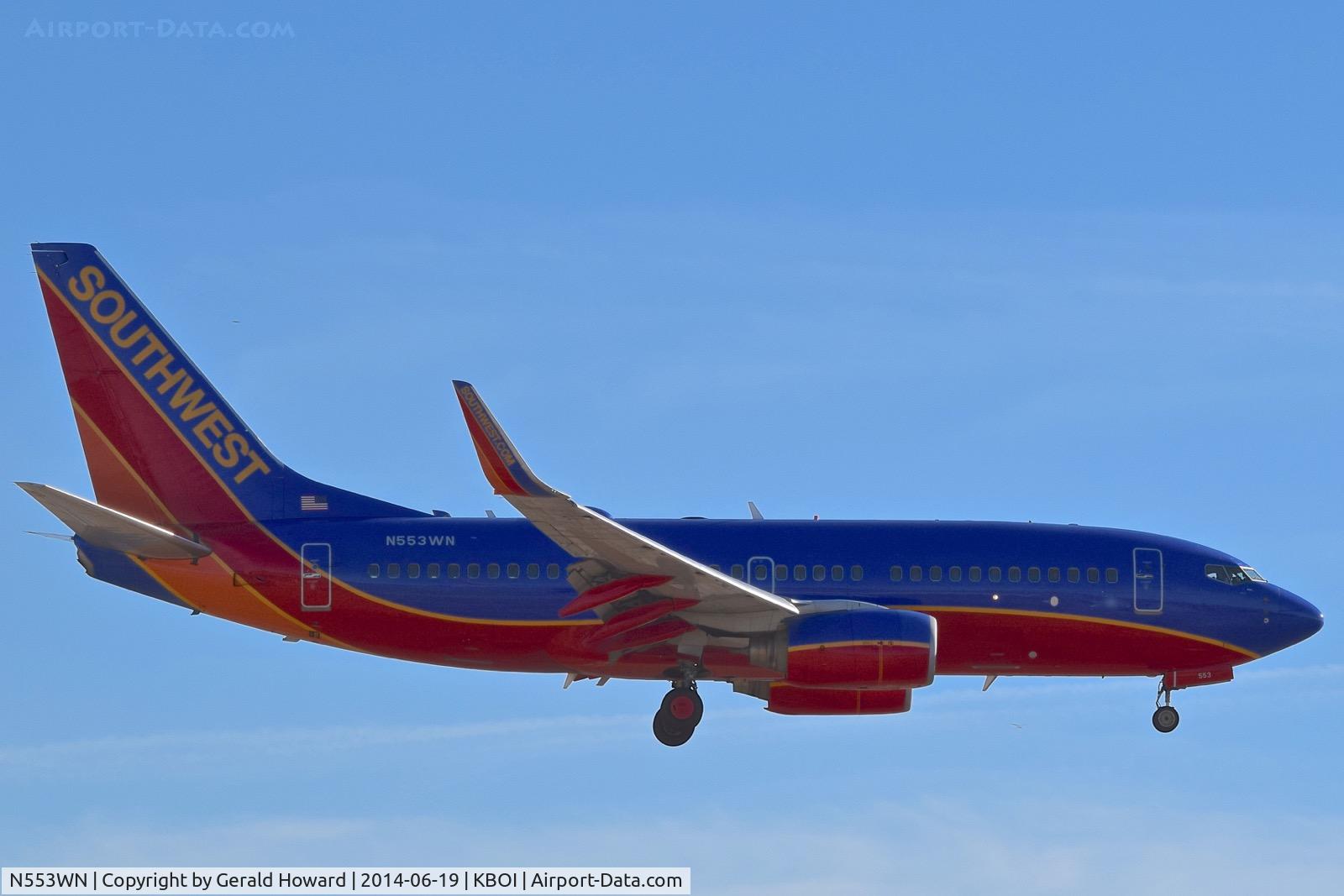 N553WN, 2002 Boeing 737-7BX C/N 30745, Landing RWY 10R.