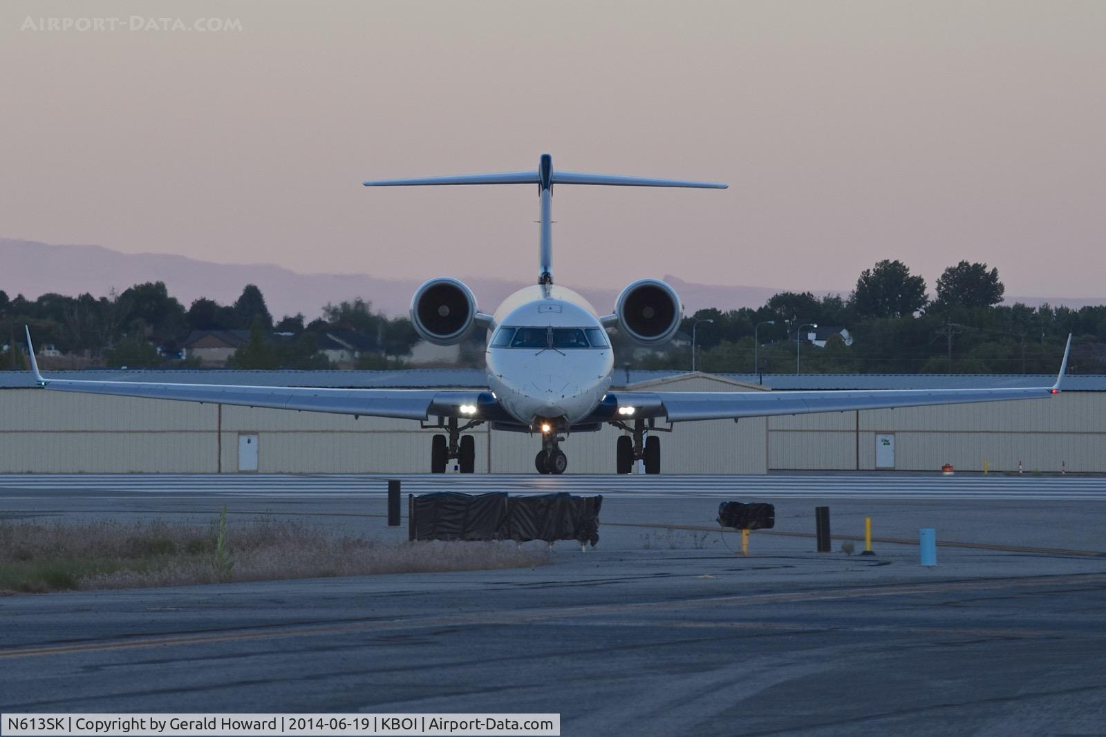 N613SK, 2002 Bombardier CRJ-701 (CL-600-2C10) Regional Jet C/N 10038, Starting to turn onto RWY 10R.