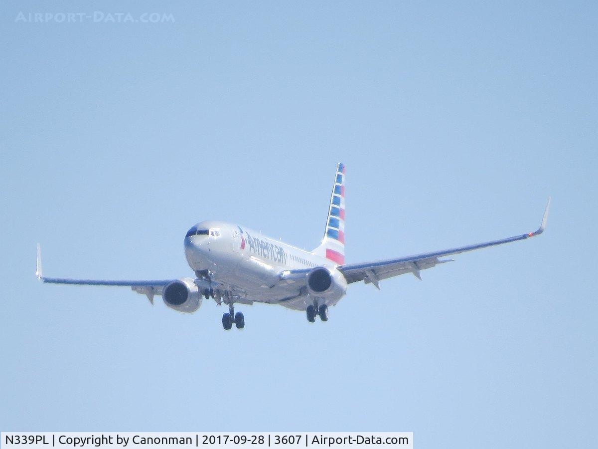 N339PL, 2017 Boeing 737-823 C/N 33346, Landing