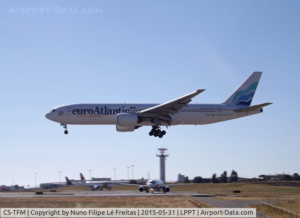 CS-TFM, 1998 Boeing 777-212/ER C/N 28513, Landing.