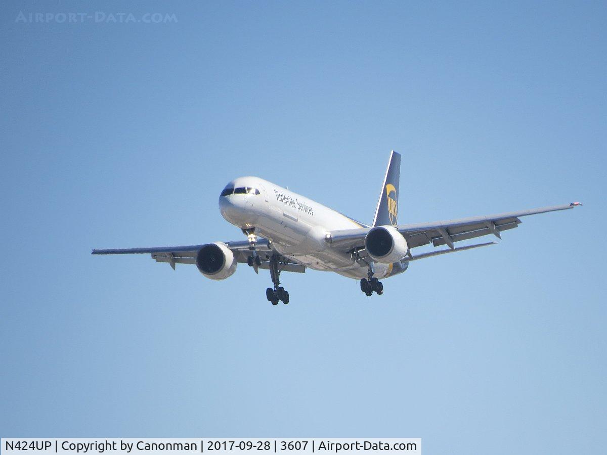 N424UP, 1991 Boeing 757-24APF C/N 25369, Landing