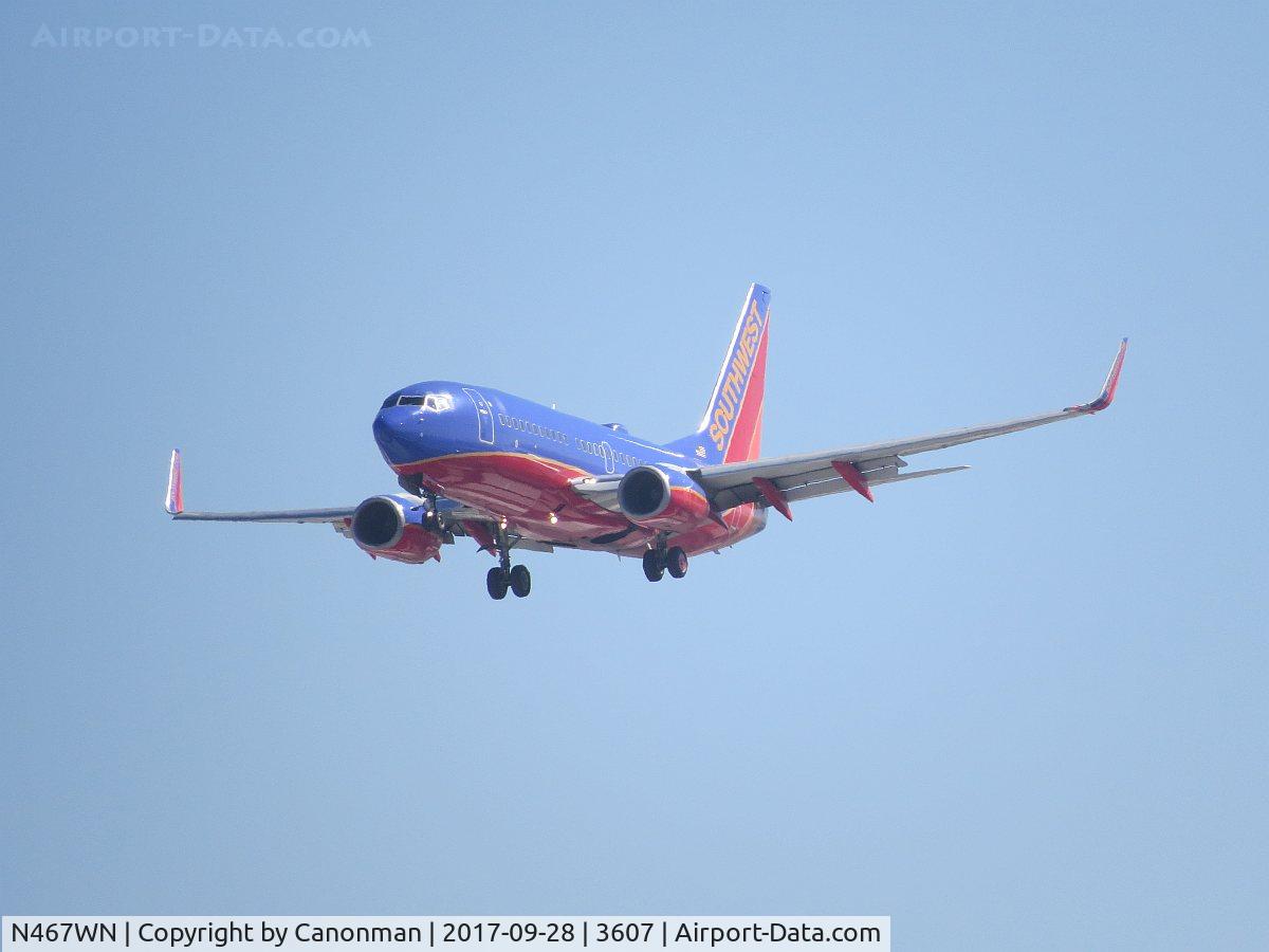 N467WN, 2004 Boeing 737-7H4 C/N 33830, Landing