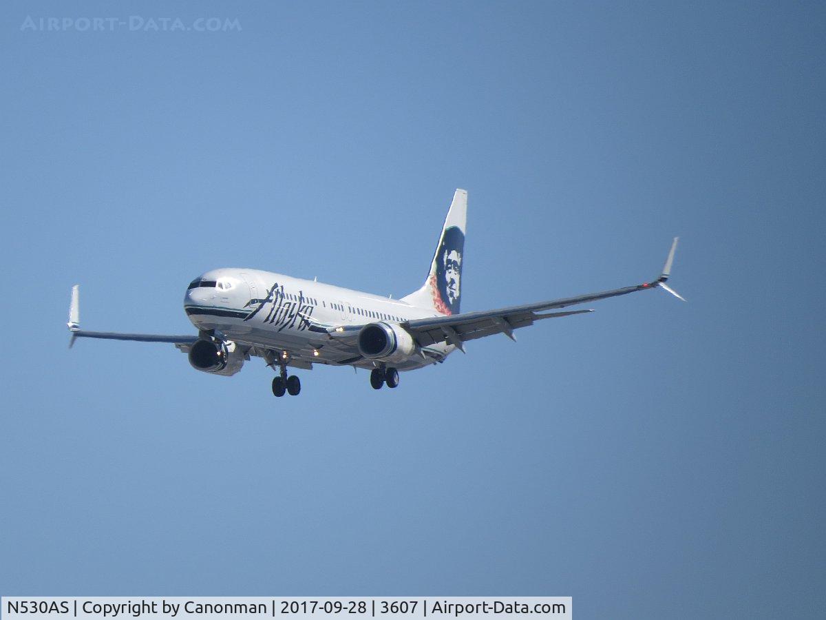 N530AS, 2010 Boeing 737-890 C/N 36578, Landing
