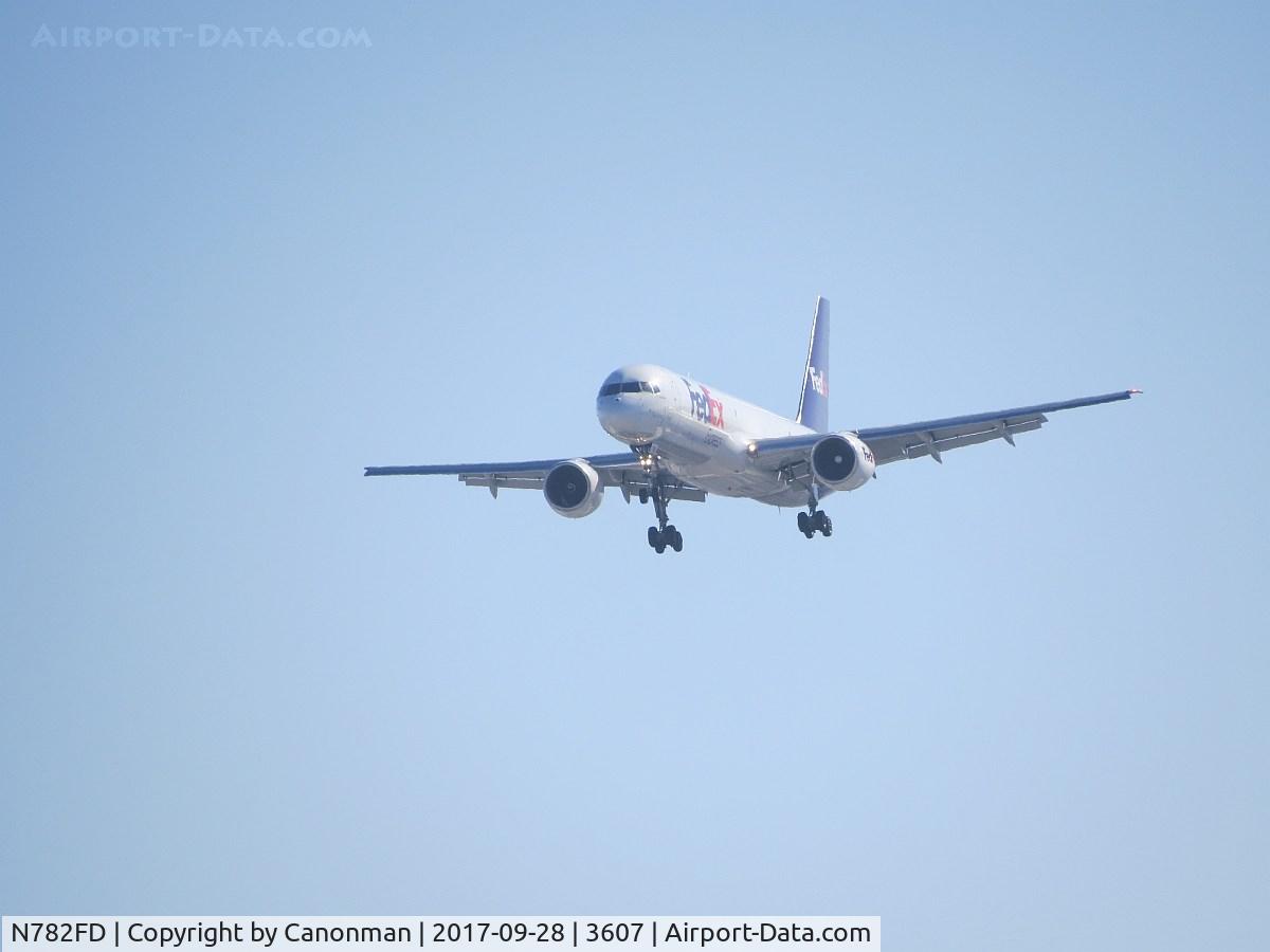 N782FD, 1992 Boeing 757-222 C/N 26677, Landing