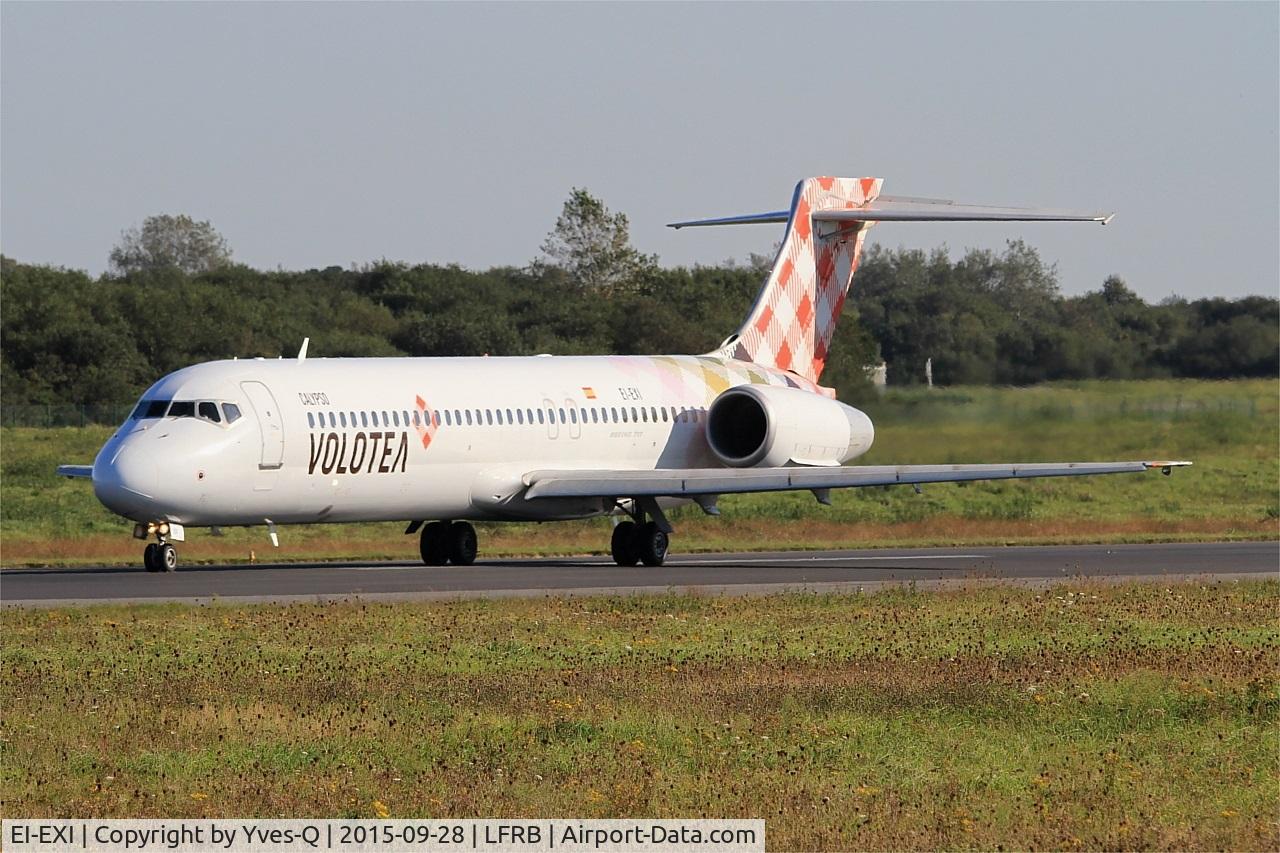 EI-EXI, 2003 Boeing 717-2BL C/N 55174, Boeing 717-2BL, Taxiing to holding point rwy 07R, Brest-Bretagne airport (LFRB-BES)