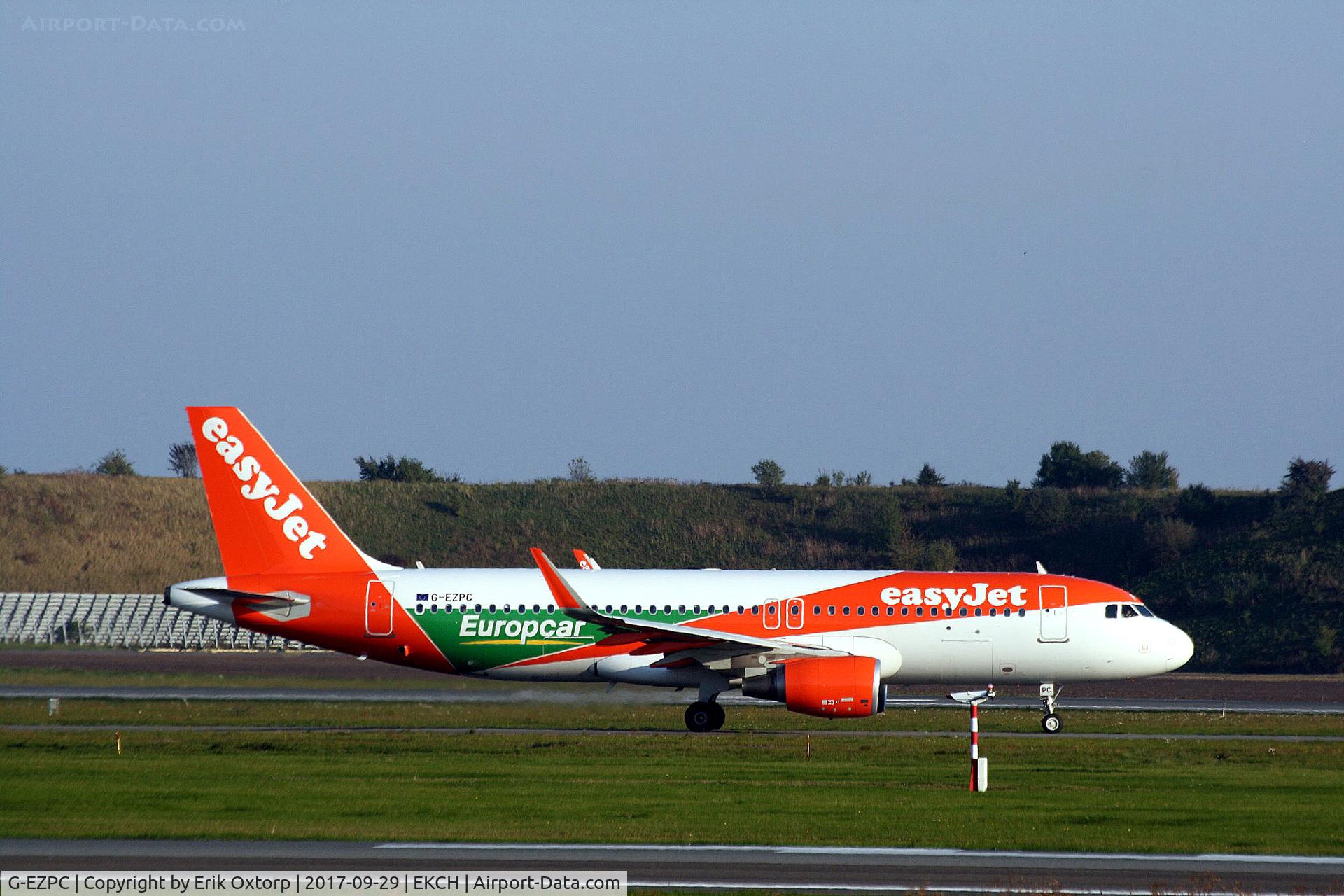 G-EZPC, 2015 Airbus A320-214 C/N 6981, G-EZPC taxing for take off rw 04R