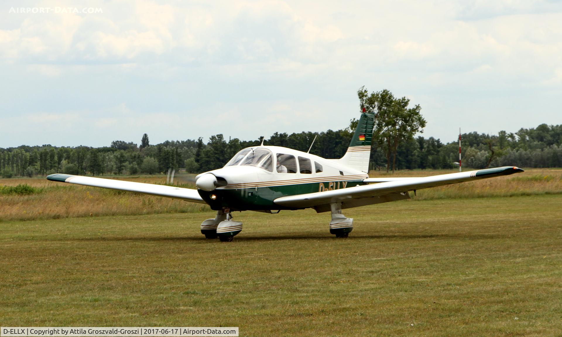D-ELLX, 1989 Piper PA 28-181 Archer II C/N 2890123, Balatonkeresztúr Airfield, Hungary