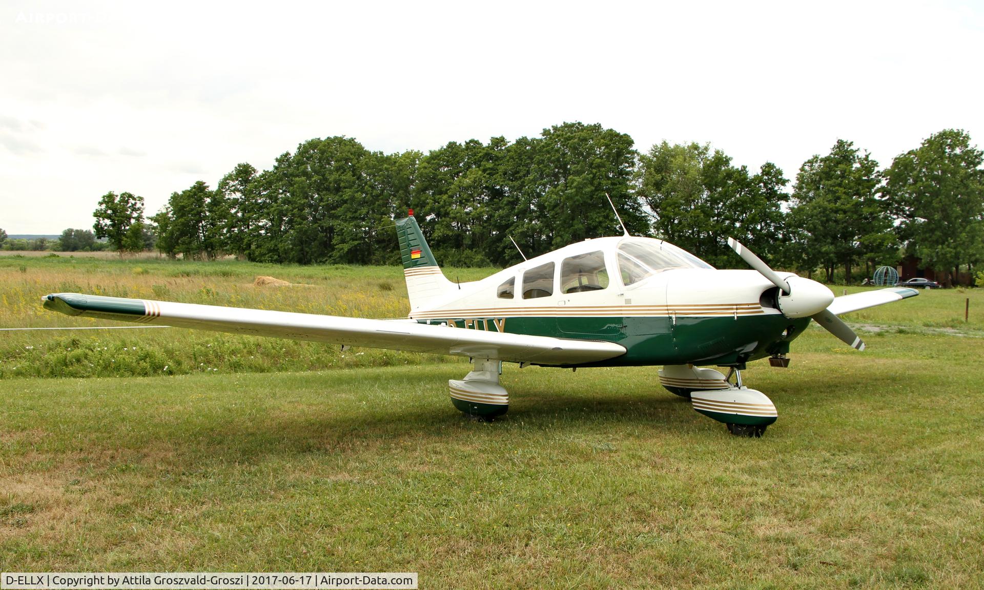 D-ELLX, 1989 Piper PA 28-181 Archer II C/N 2890123, Balatonkeresztúr Airfield, Hungary