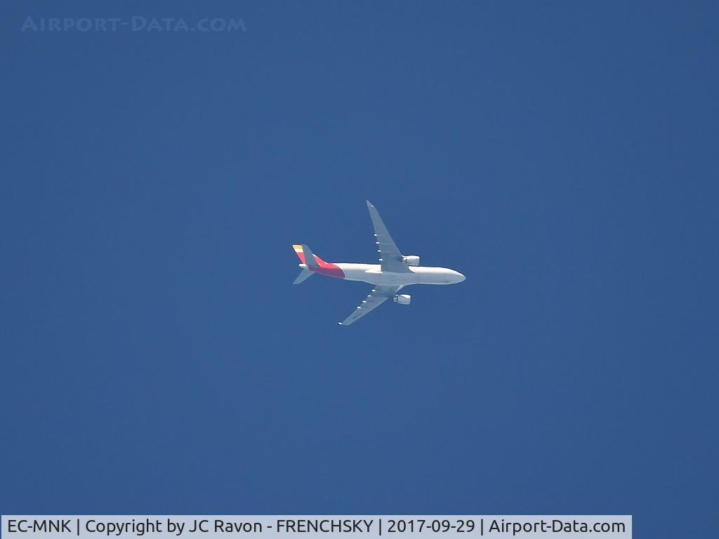 EC-MNK, 2016 Airbus A330-202 C/N 1755, Level 320 above Bordeaux airport, IBE6889, Madrid to Shanghai