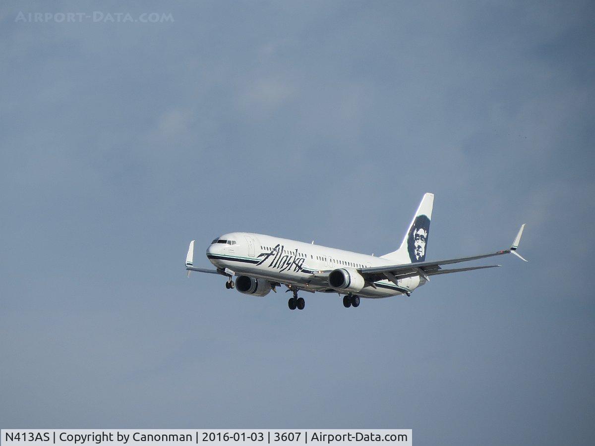 N413AS, 2013 Boeing 737-900/ER C/N 35205, Landing