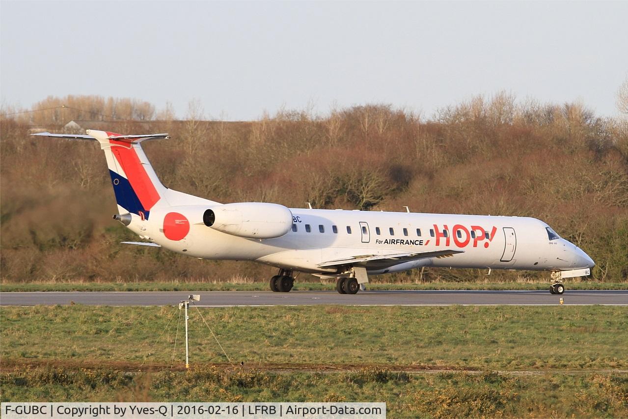 F-GUBC, 2002 Embraer ERJ-145LR (EMB-145LR) C/N 145556, Embraer ERJ-145LR, Taxiing to holding point rwy 25L, Brest-Bretagne airport (LFRB-BES)