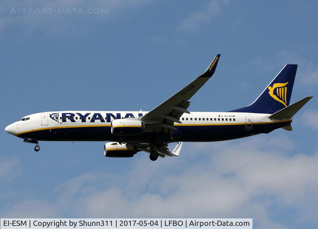 EI-ESM, 2011 Boeing 737-8AS C/N 34992, Landing rwy 14R