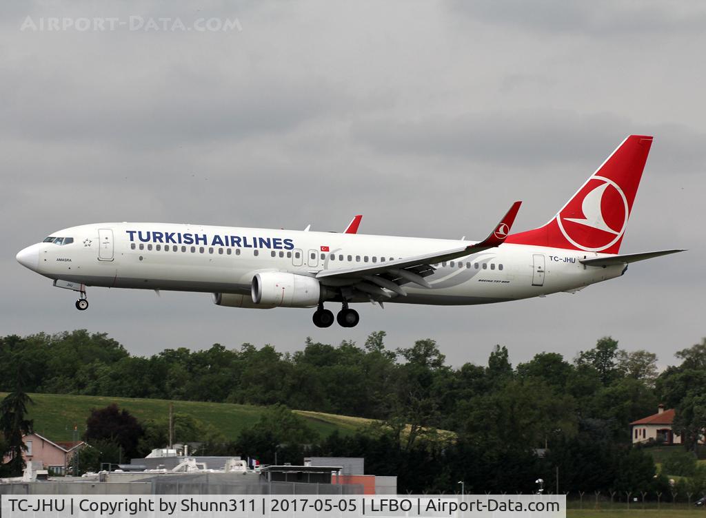 TC-JHU, 2013 Boeing 737-8F2 C/N 42002, Landing rwy 14R