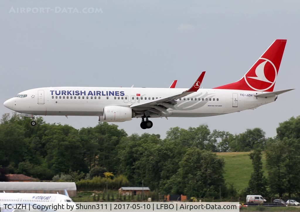 TC-JZH, 2016 Boeing 737-8F2 C/N 60029, Landing rwy 14R