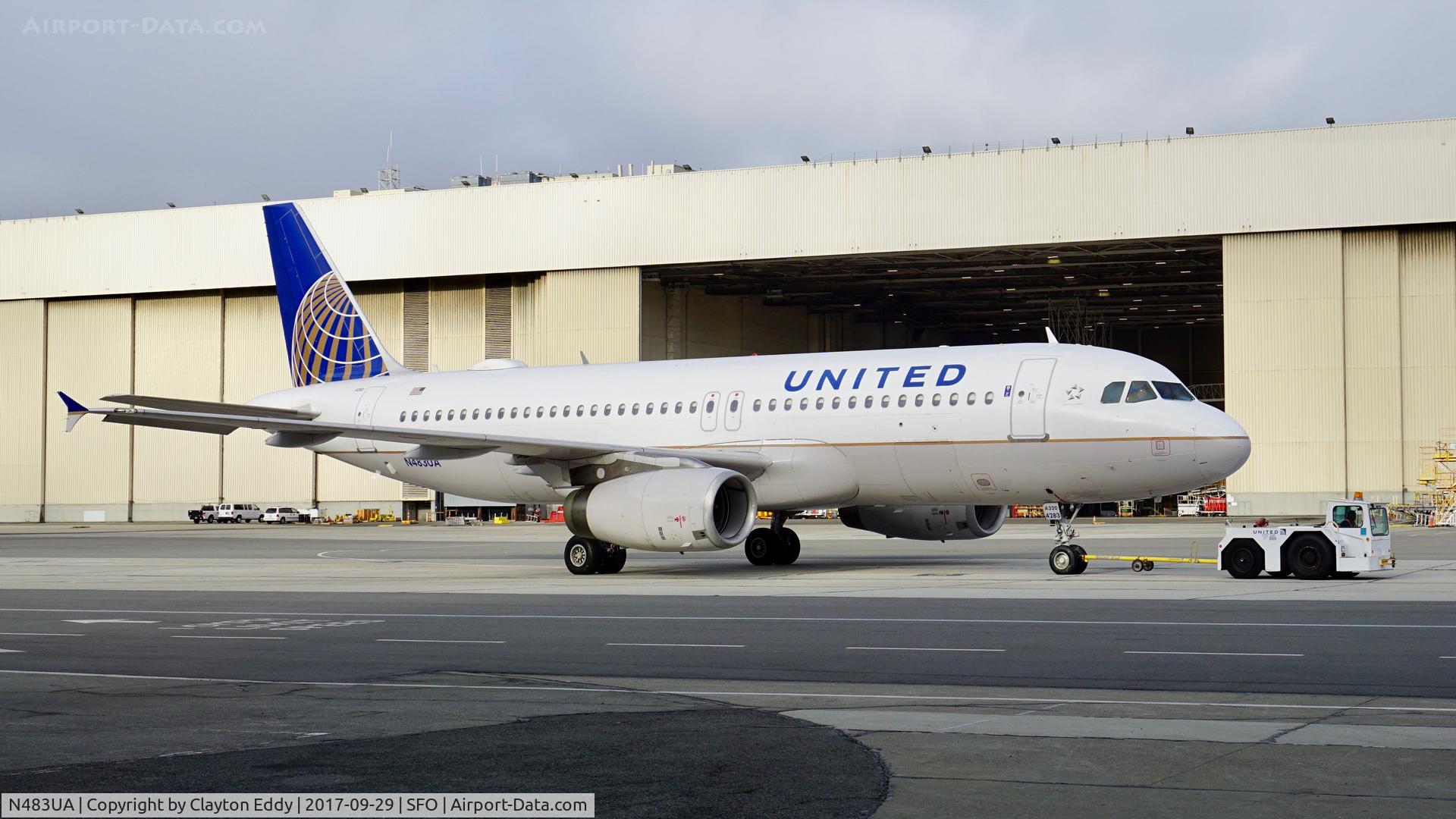 N483UA, 2001 Airbus A320-232 C/N 1586, SFO 2017.