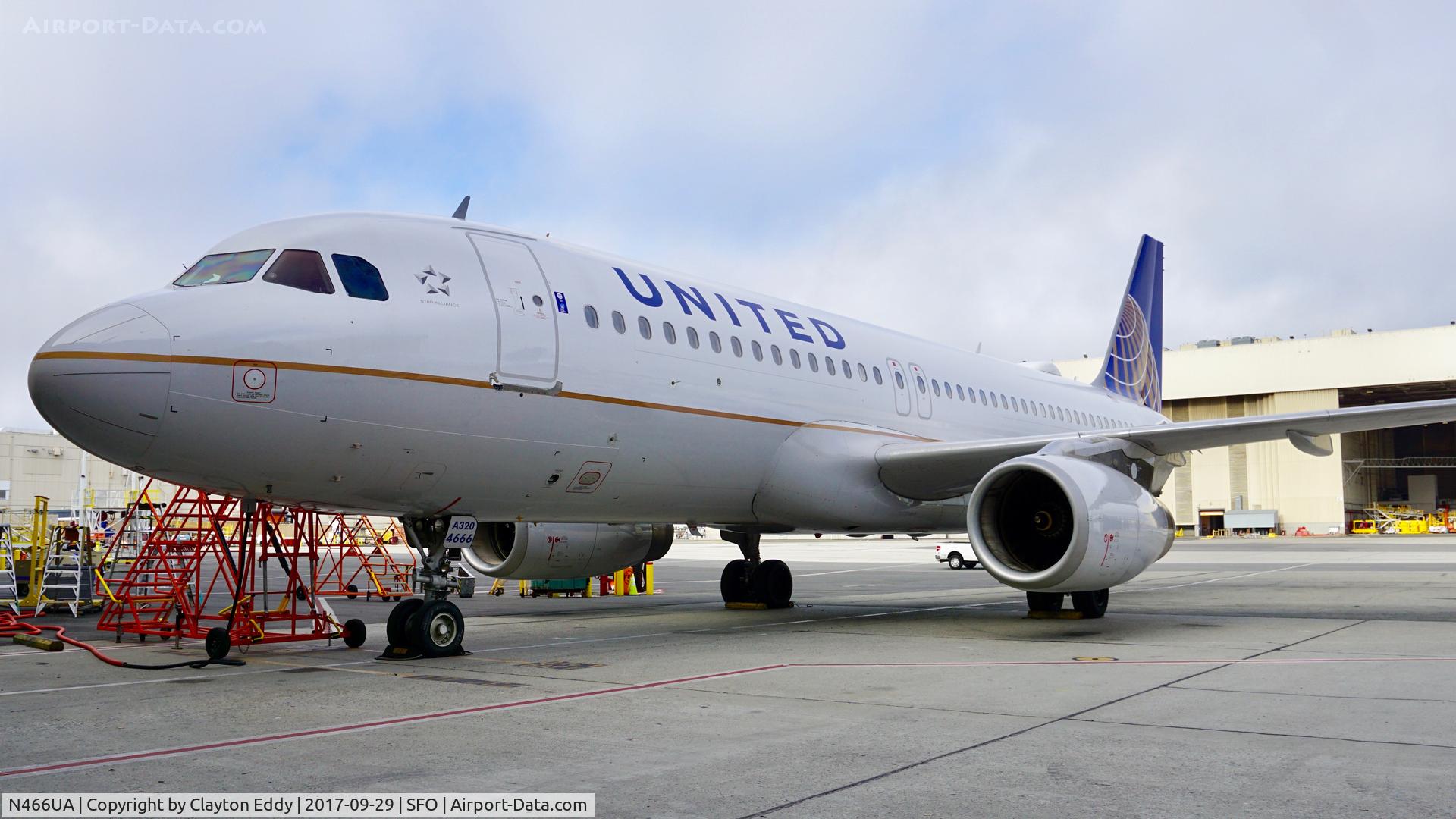 N466UA, 2000 Airbus A320-232 C/N 1343, SFO 2017.