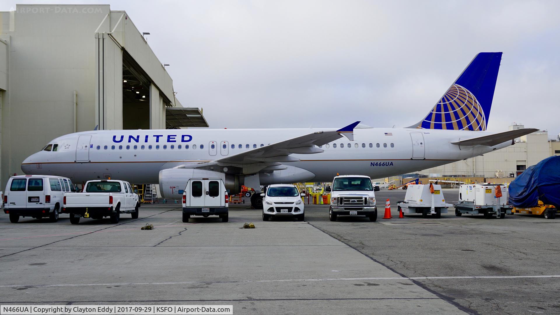 N466UA, 2000 Airbus A320-232 C/N 1343, SFO 2017.