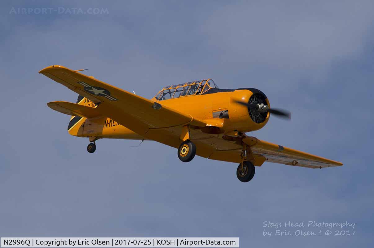 N2996Q, 1950 North American T-6G Texan C/N 168-175, T-6G Texan landing at Airventure