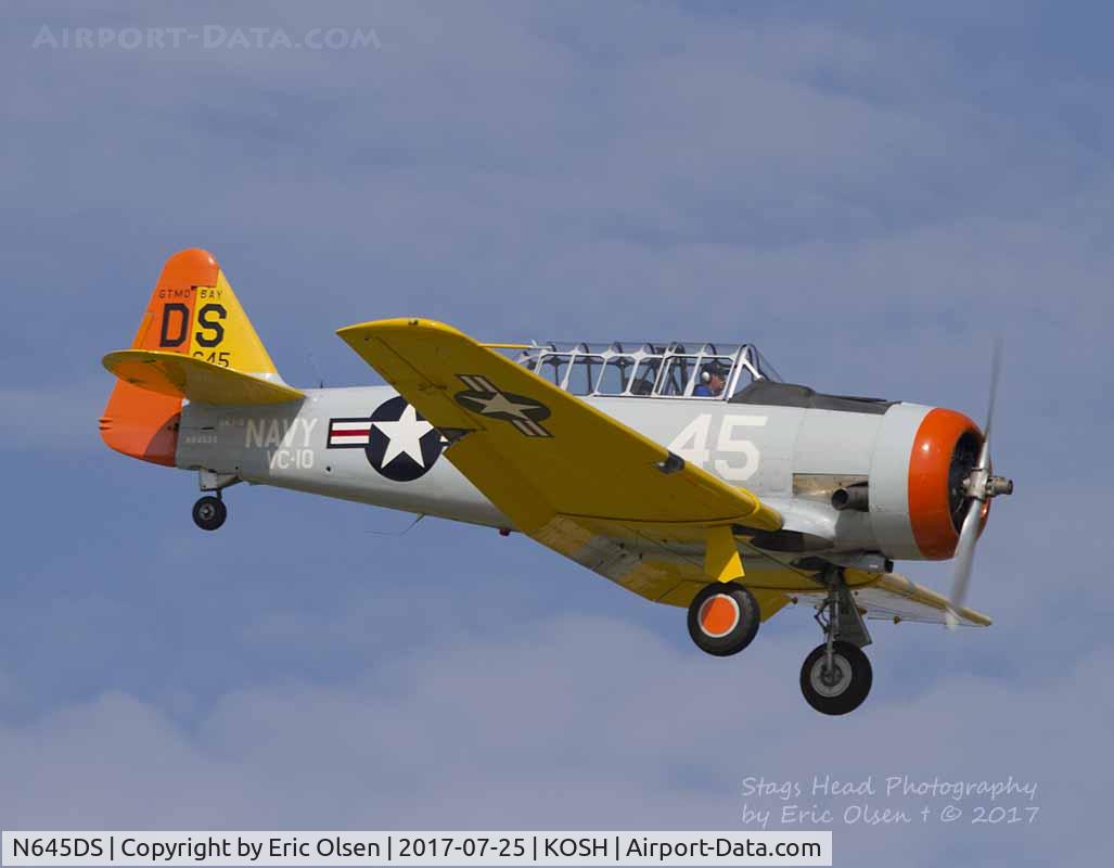 N645DS, 1944 North American SNJ-5 Texan Texan C/N 88-17678, SNH-5 Texan landing at Airventure