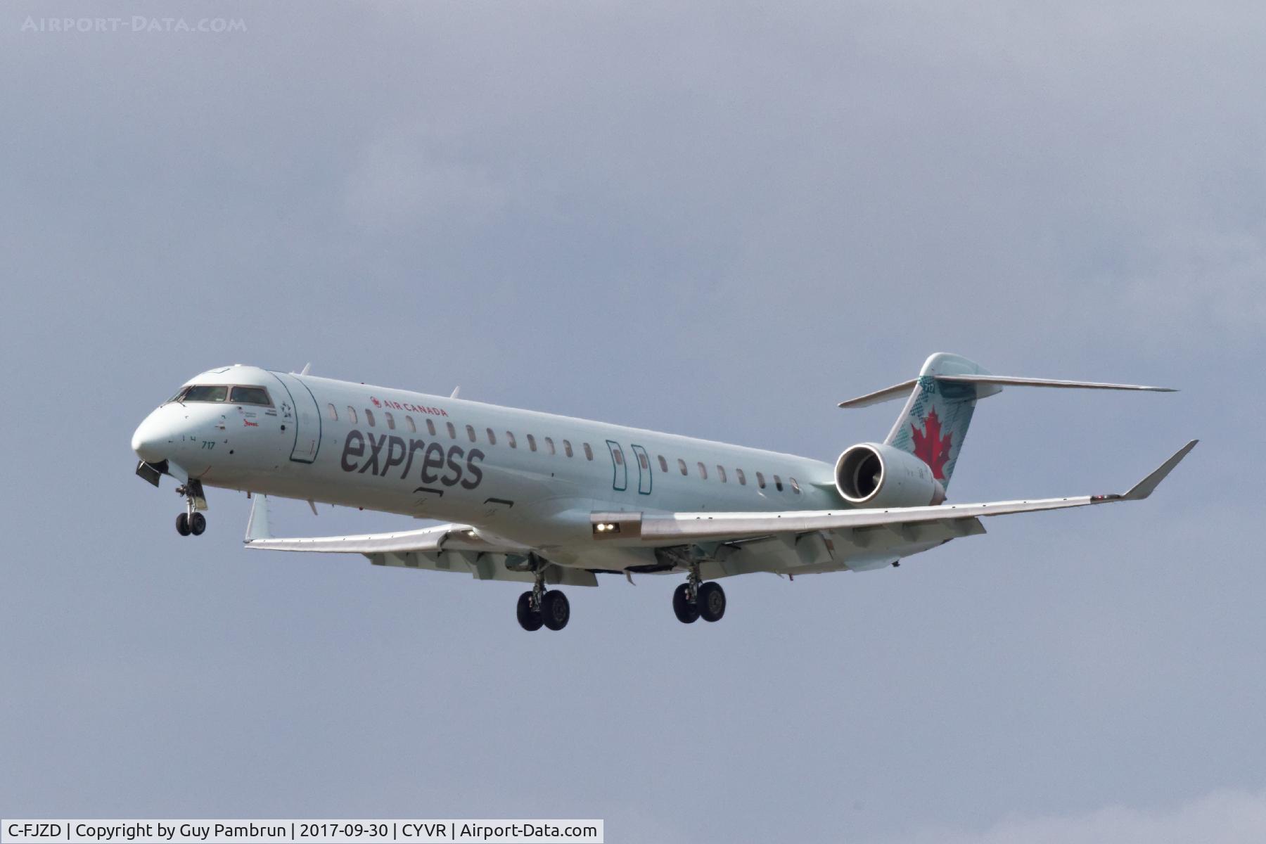 C-FJZD, 2016 Bombardier CRJ-900 (CL-600-2D24) C/N 15420, Landing