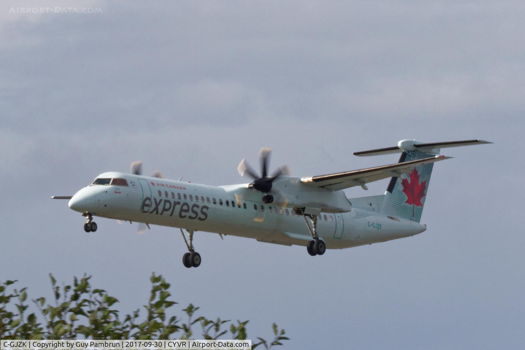 C-GJZK, 2015 De Havilland Canada DHC-8-402 Dash 8 C/N 4499, Landing