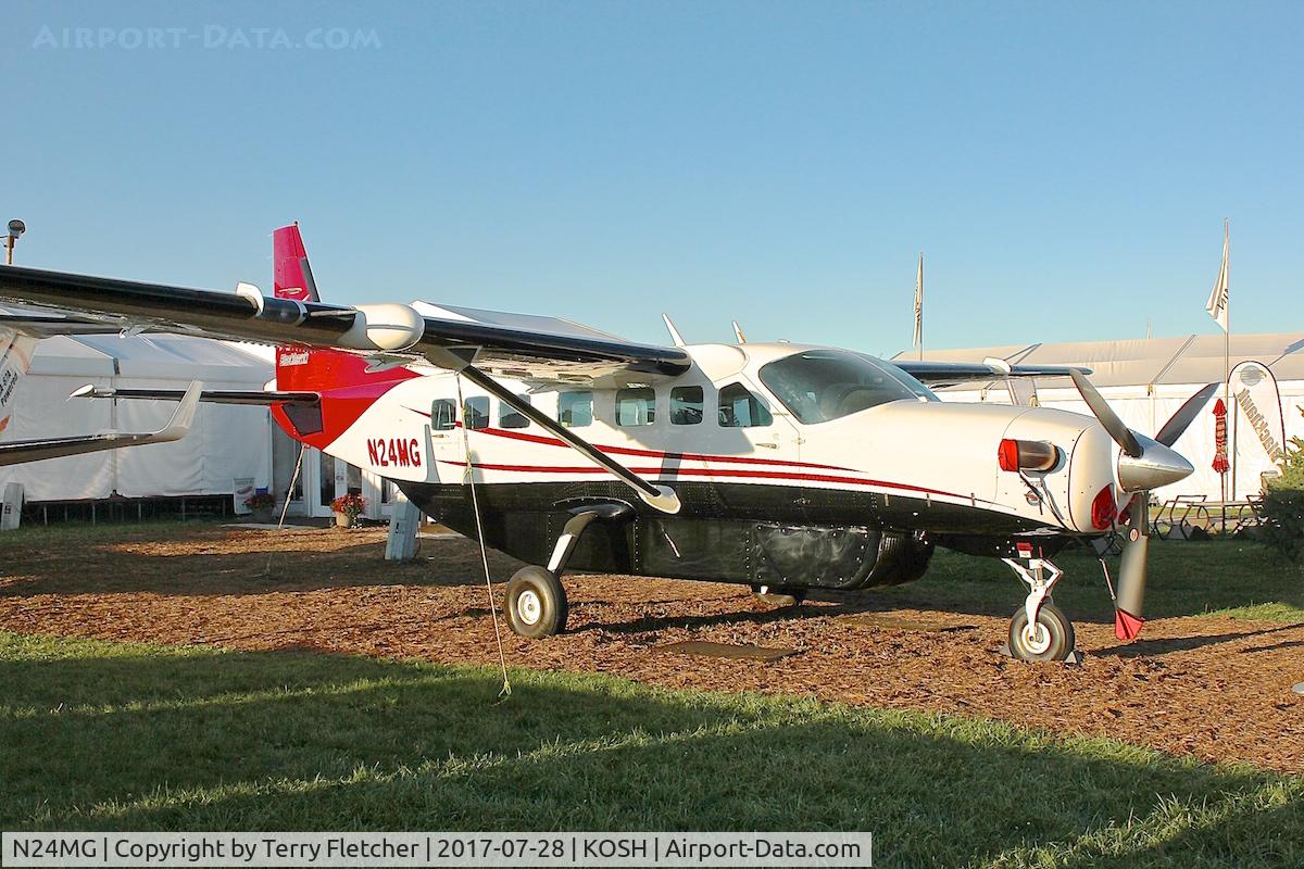 N24MG, 2000 Cessna 208B Grand Caravan C/N 208B0850, At 2017 EAA AirVenture at Oshkosh