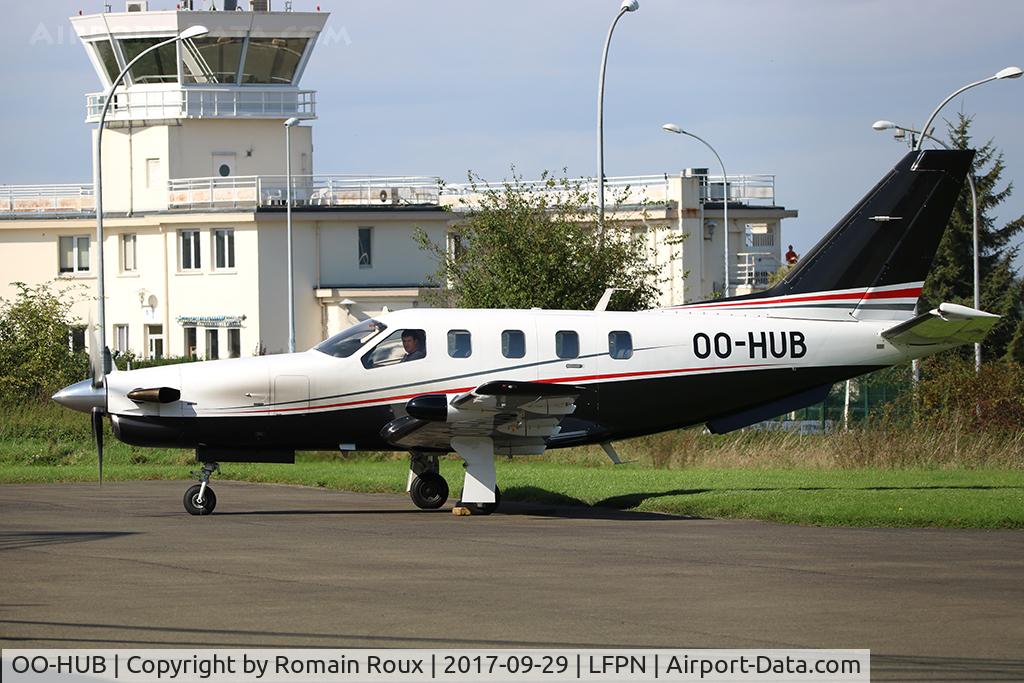 OO-HUB, 2002 Socata TBM-700 C/N 32, Parked