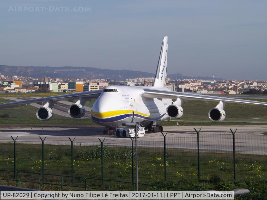 UR-82029, 1991 Antonov An-124-100 Ruslan C/N 19530502630/0210, To be pulled onto the ramp.