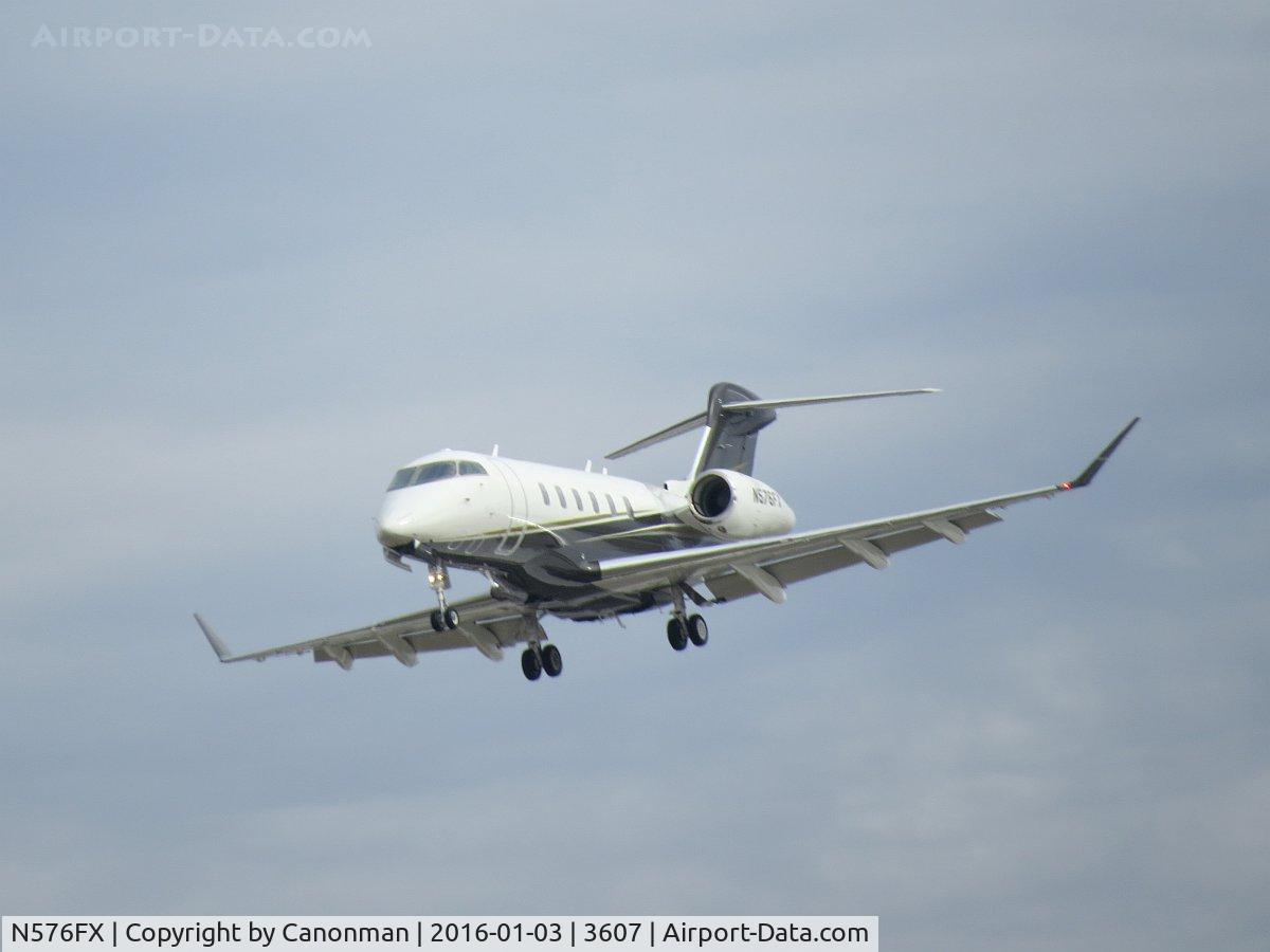 N576FX, 2015 Bombardier Challenger 350 (BD-100-1A10) C/N 20585, Landing