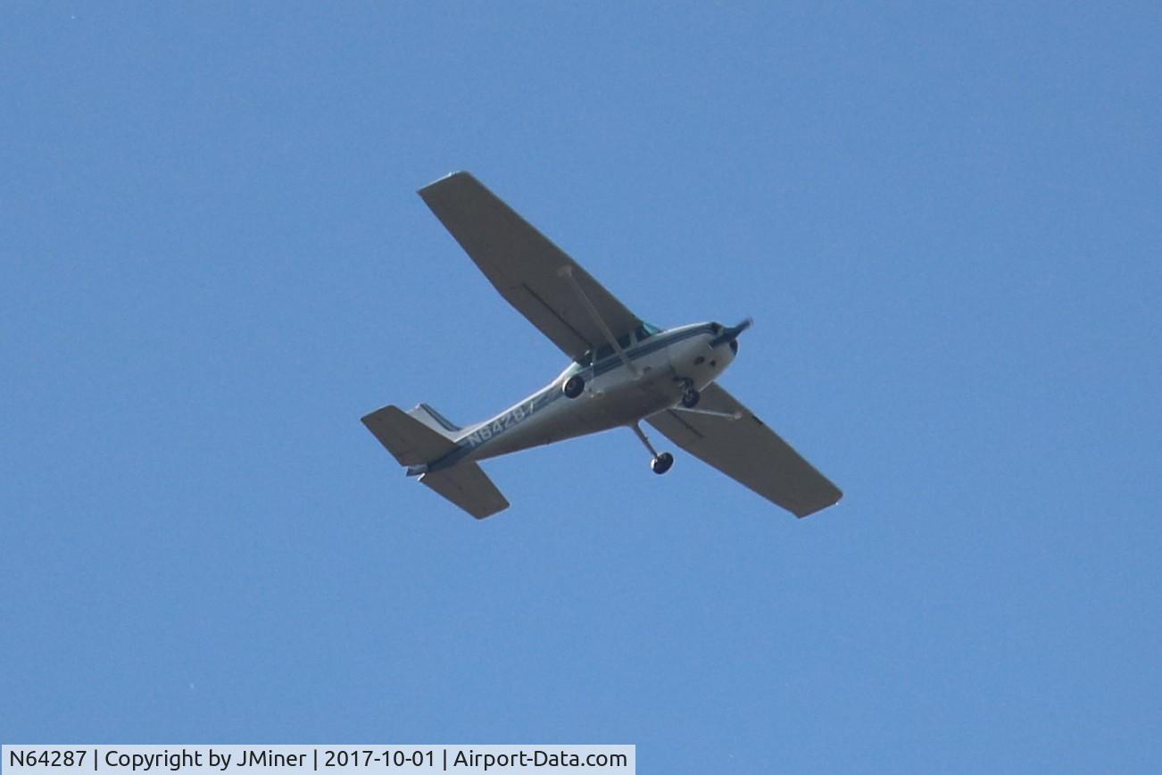 N64287, 1982 Cessna 172P C/N 17275542, Flying over Sleepy Hollow, IL.