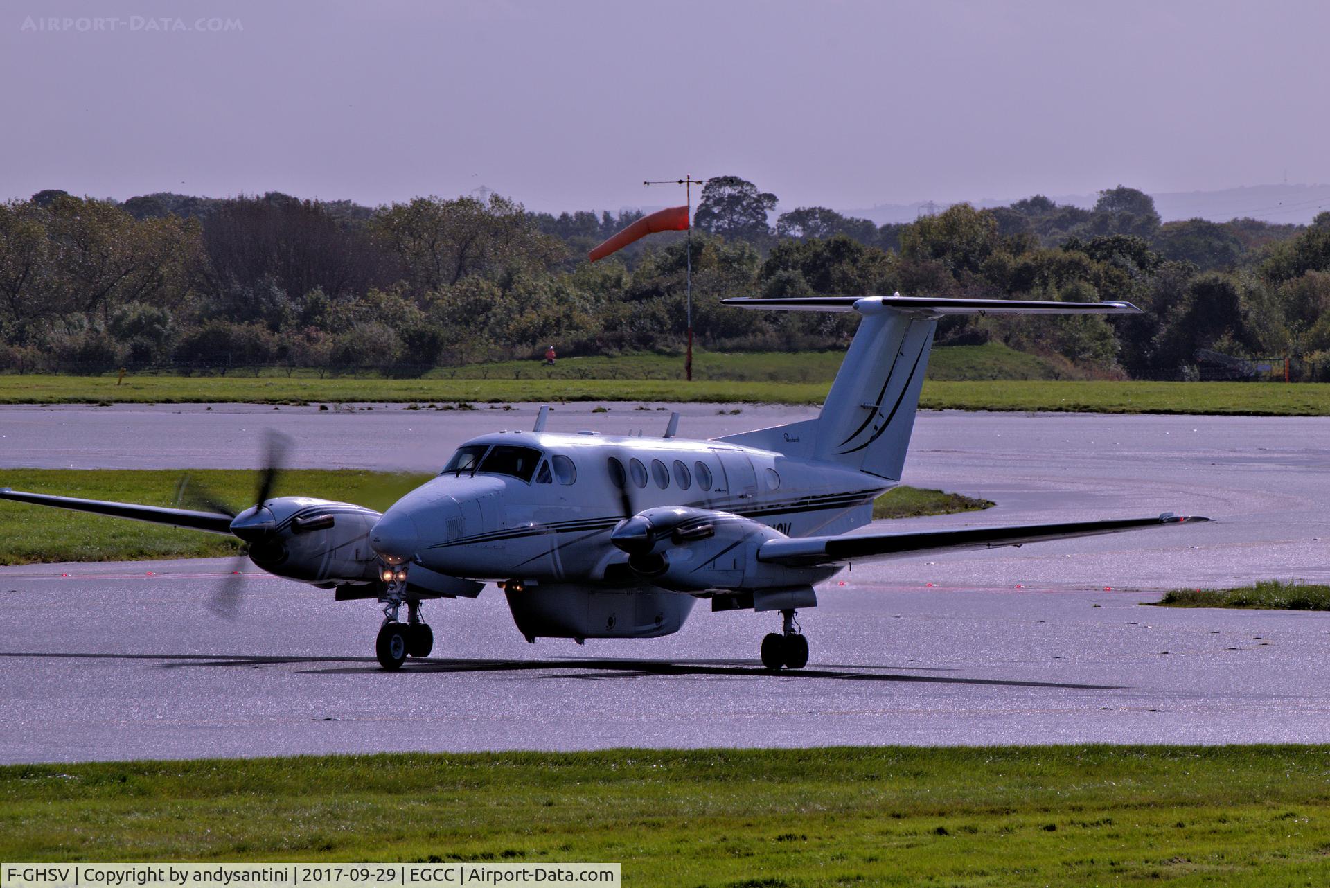 F-GHSV, 1980 Beech 200 King Air C/N BB-622, left runway 23R now taxing in to the [FBO exc ramp]