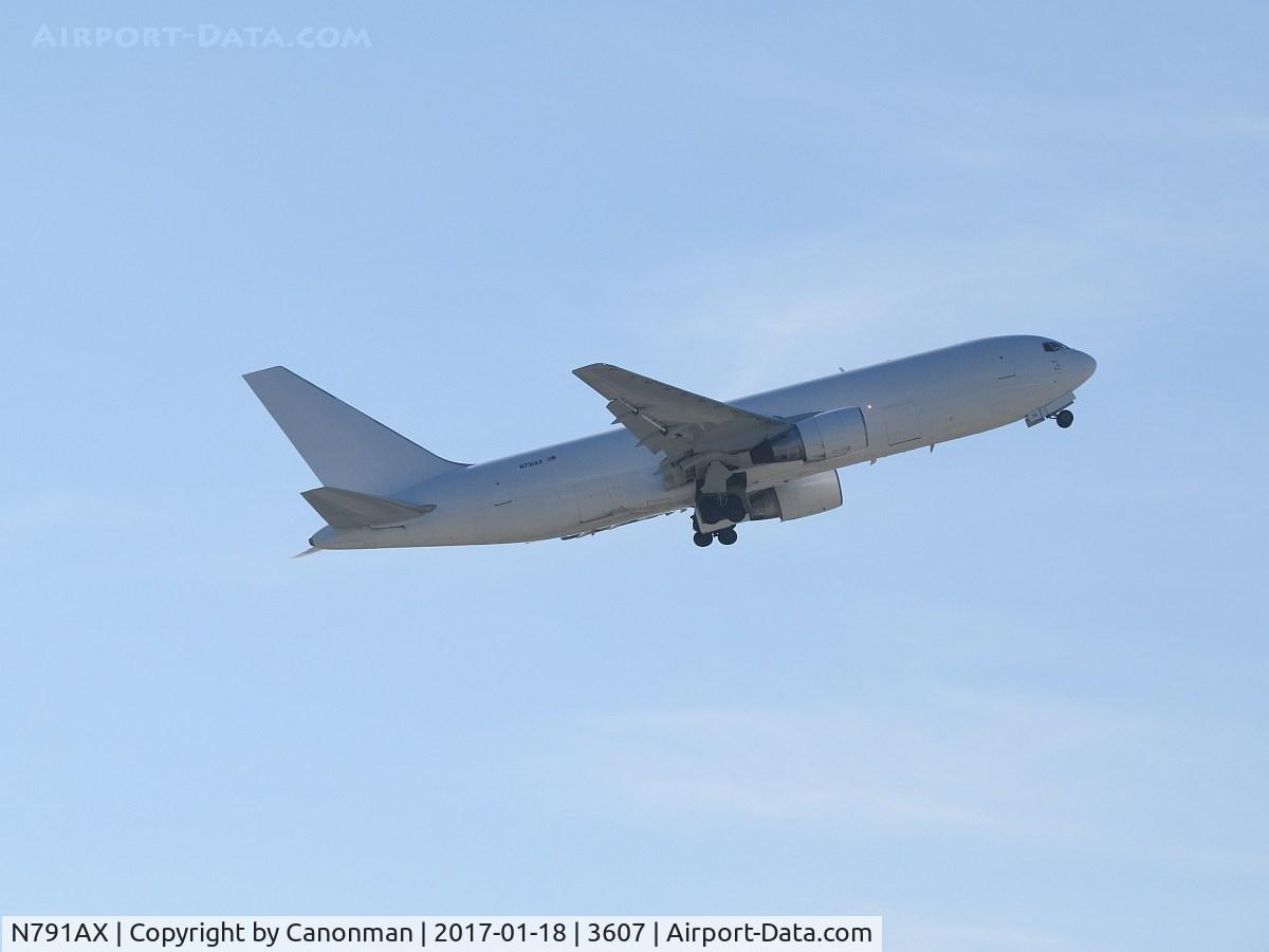 N791AX, 1984 Boeing 767-281 C/N 23141, Taking off