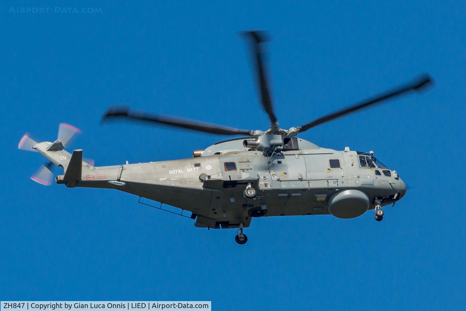 ZH847, 2003 AgustaWestland EH-101 Merlin HM.2 C/N 50111/RN27/MSCP29, LANDING