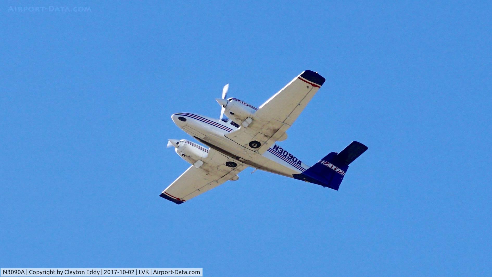 N3090A, 2004 Piper PA-44-180 Seminole C/N 4496183, Livermore Airport California 2017.