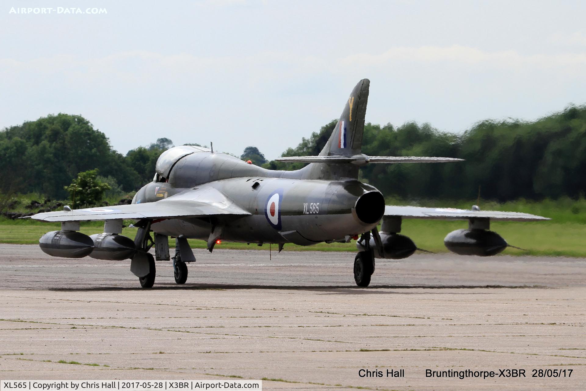 XL565, 1958 Hawker Hunter T.7 C/N 41H/693716, Cold War Jets open day 2017