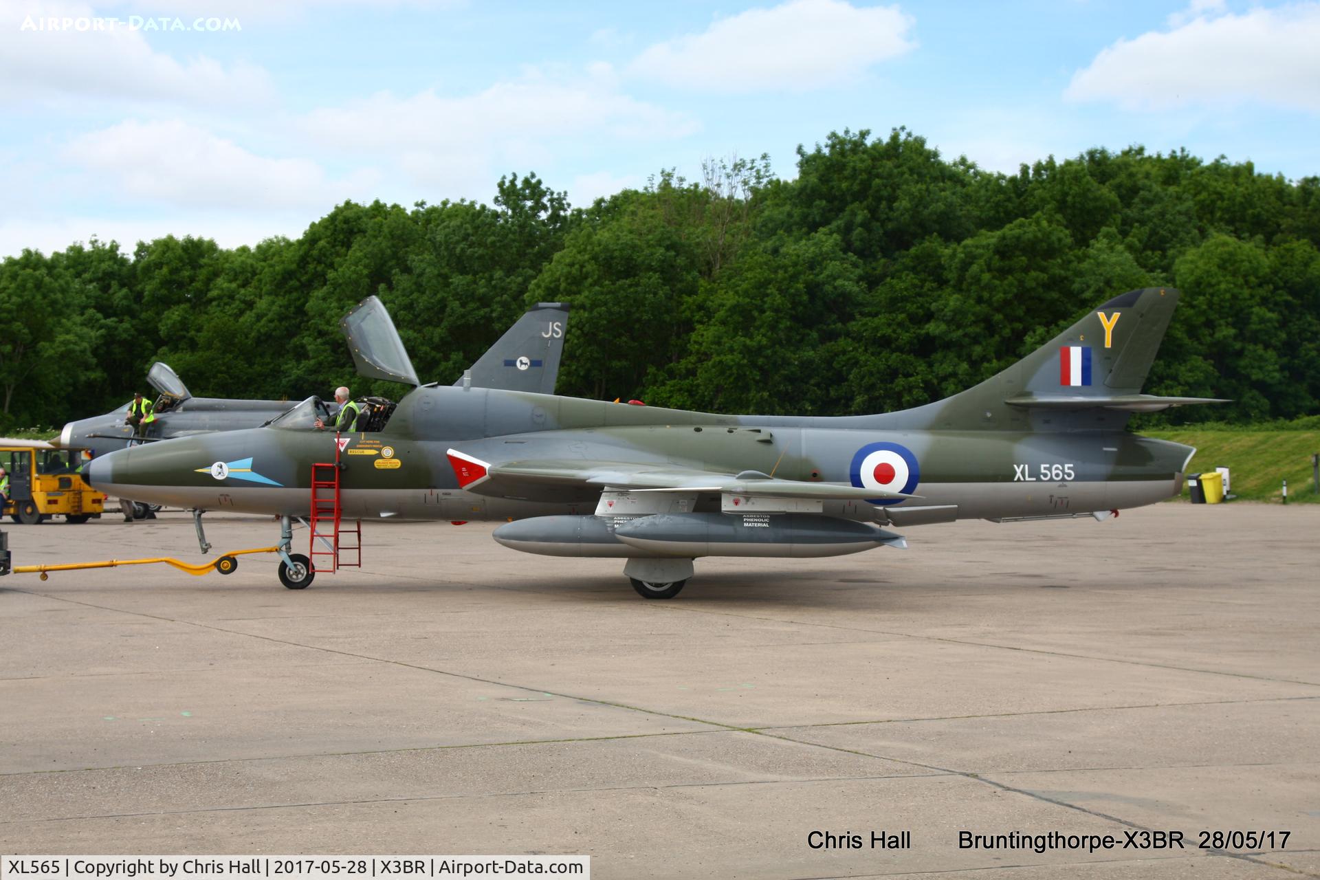 XL565, 1958 Hawker Hunter T.7 C/N 41H/693716, Cold War Jets open day 2017
