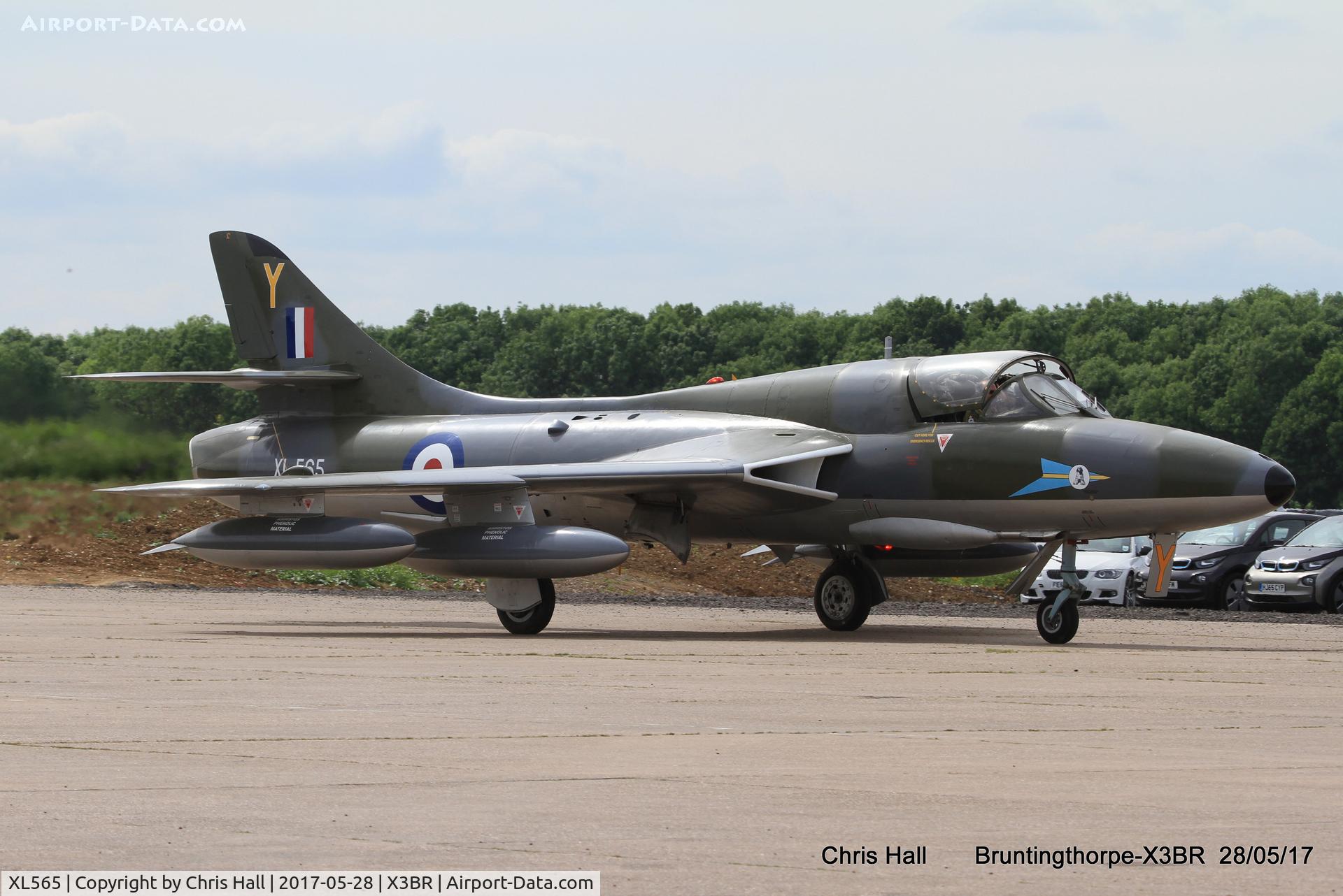 XL565, 1958 Hawker Hunter T.7 C/N 41H/693716, Cold War Jets open day 2017