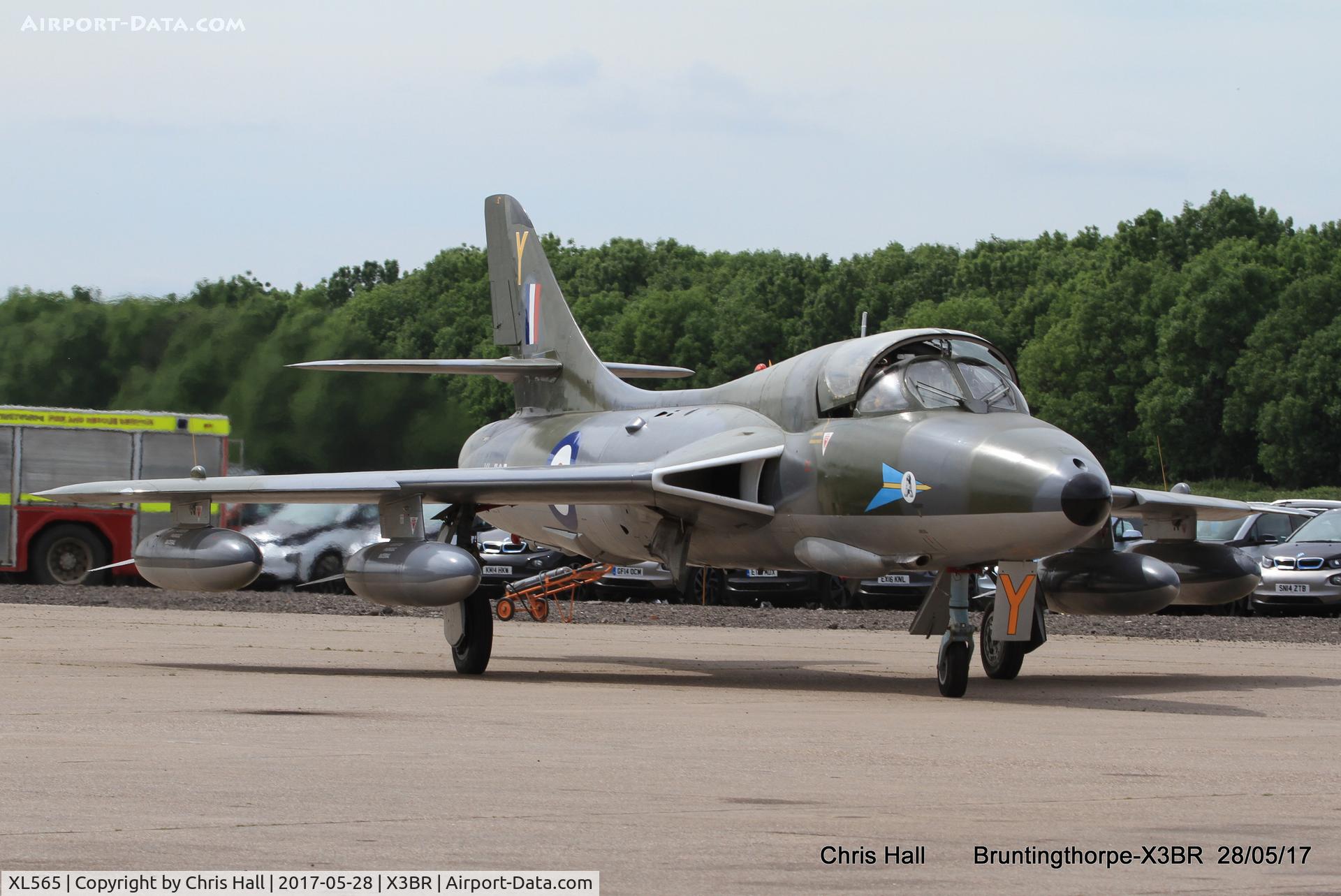 XL565, 1958 Hawker Hunter T.7 C/N 41H/693716, Cold War Jets open day 2017