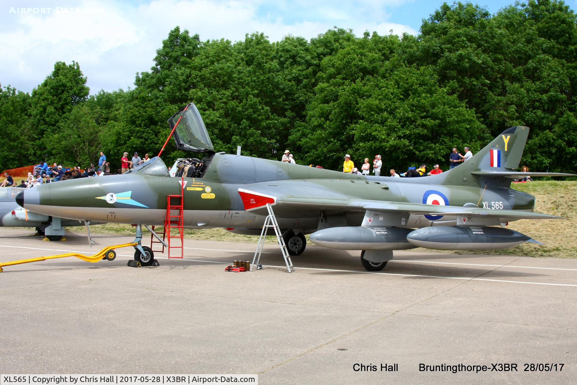 XL565, 1958 Hawker Hunter T.7 C/N 41H/693716, Cold War Jets open day 2017