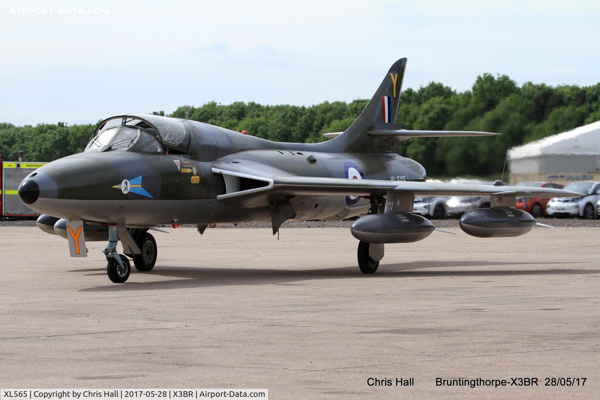 XL565, 1958 Hawker Hunter T.7 C/N 41H/693716, Cold War Jets open day 2017