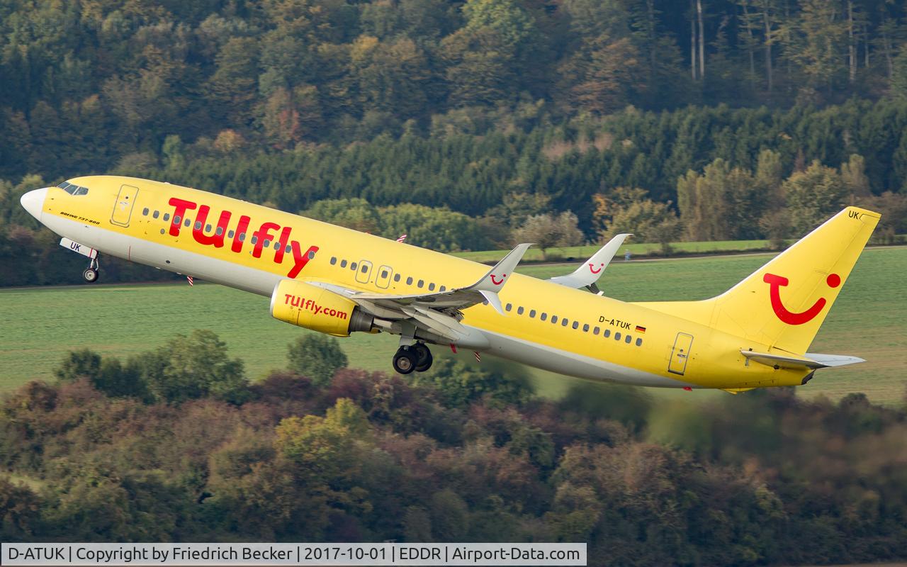 D-ATUK, 2011 Boeing 737-8K5 C/N 39094, departure to Palma via RW27