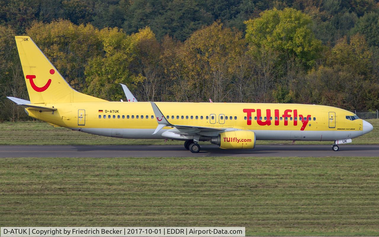 D-ATUK, 2011 Boeing 737-8K5 C/N 39094, taxying to the apron